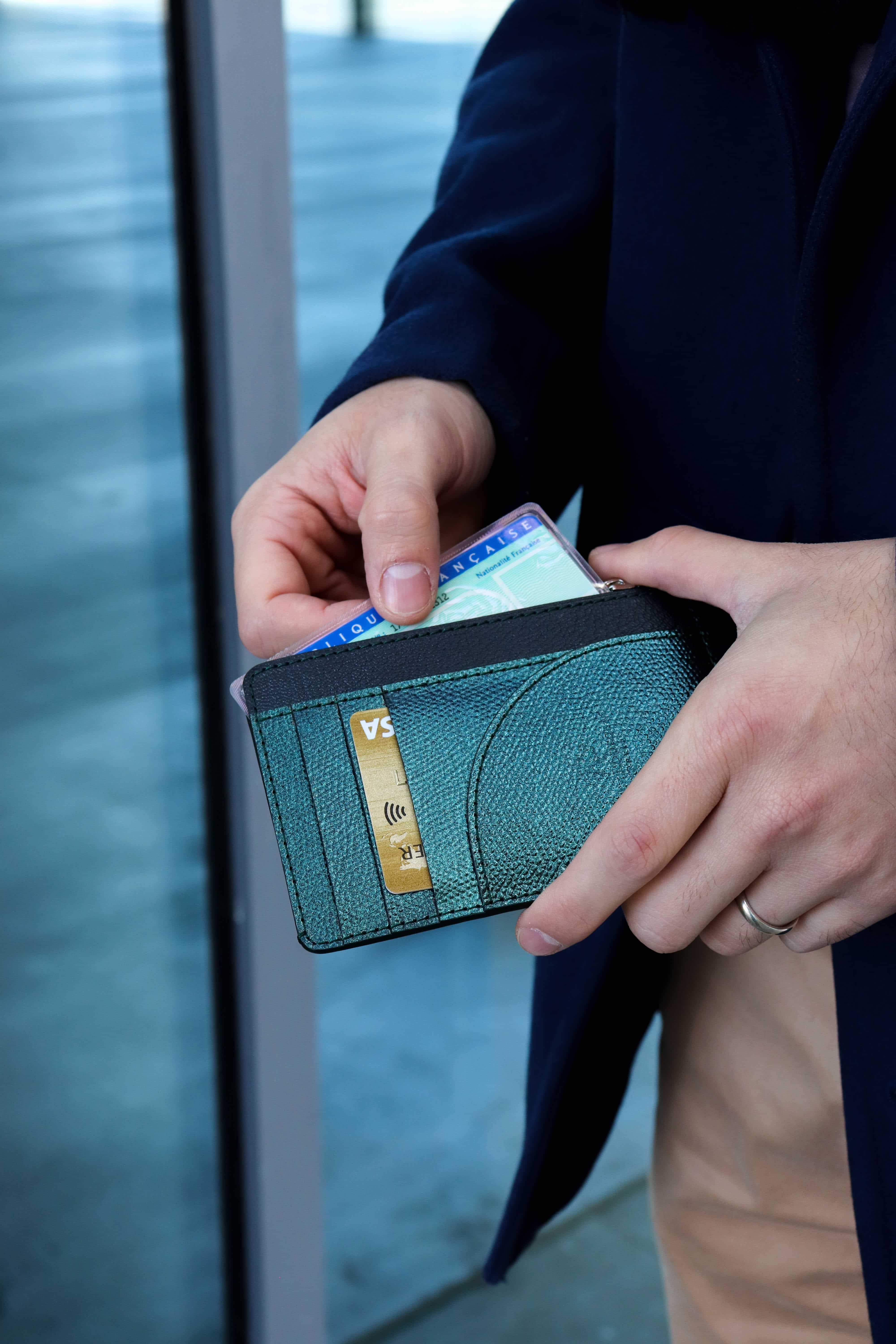 alligator card holder